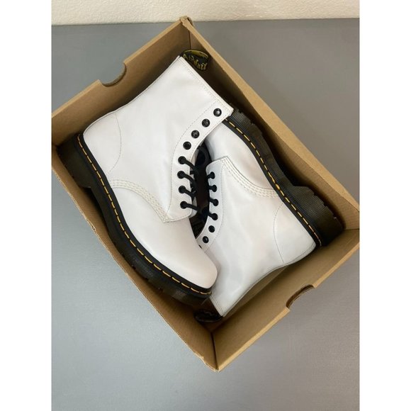 Doc Marten's Dr. Marten's women's US 8 softy T white lace up combat boots - Picture 6 of 7